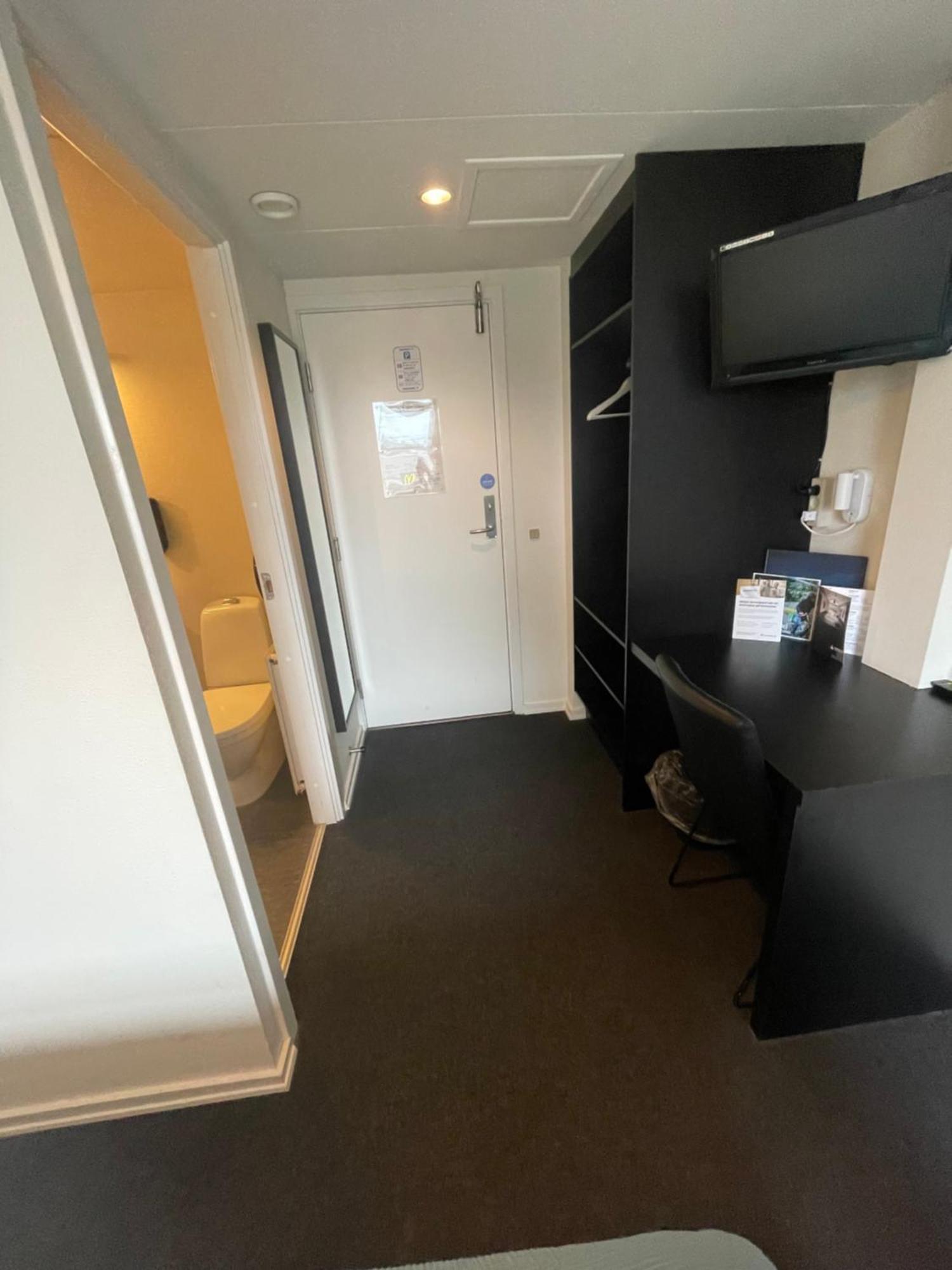 Ostello Stoberiet Svendborg Esterno foto A typical studio apartment in the UK