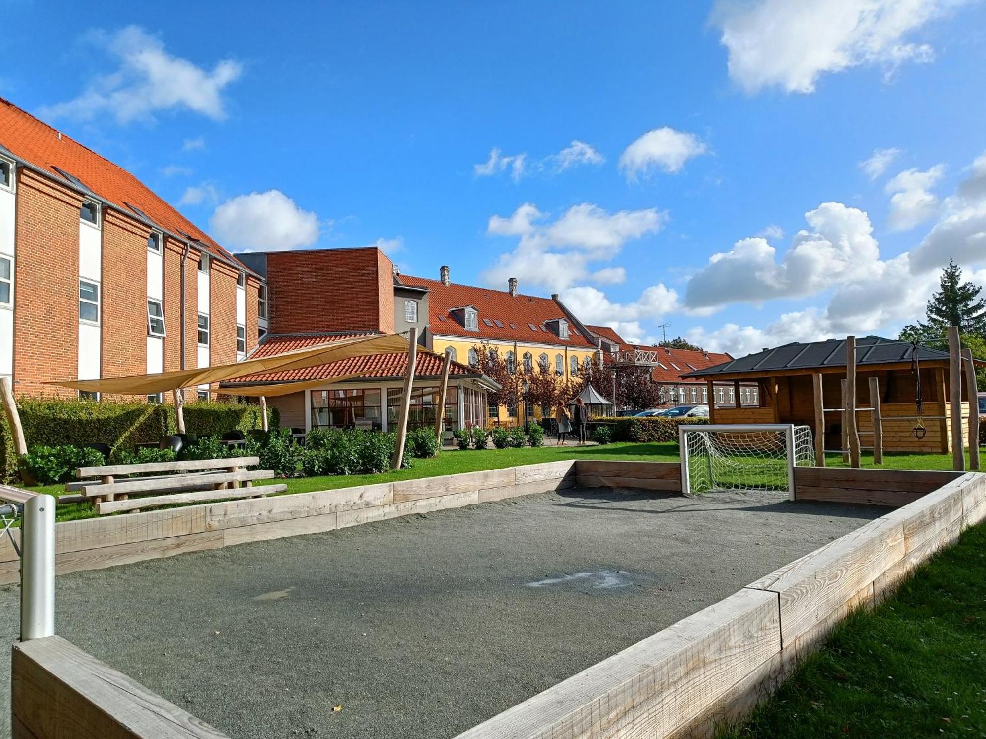 Ostello Stoberiet Svendborg Esterno foto The Pétanque court