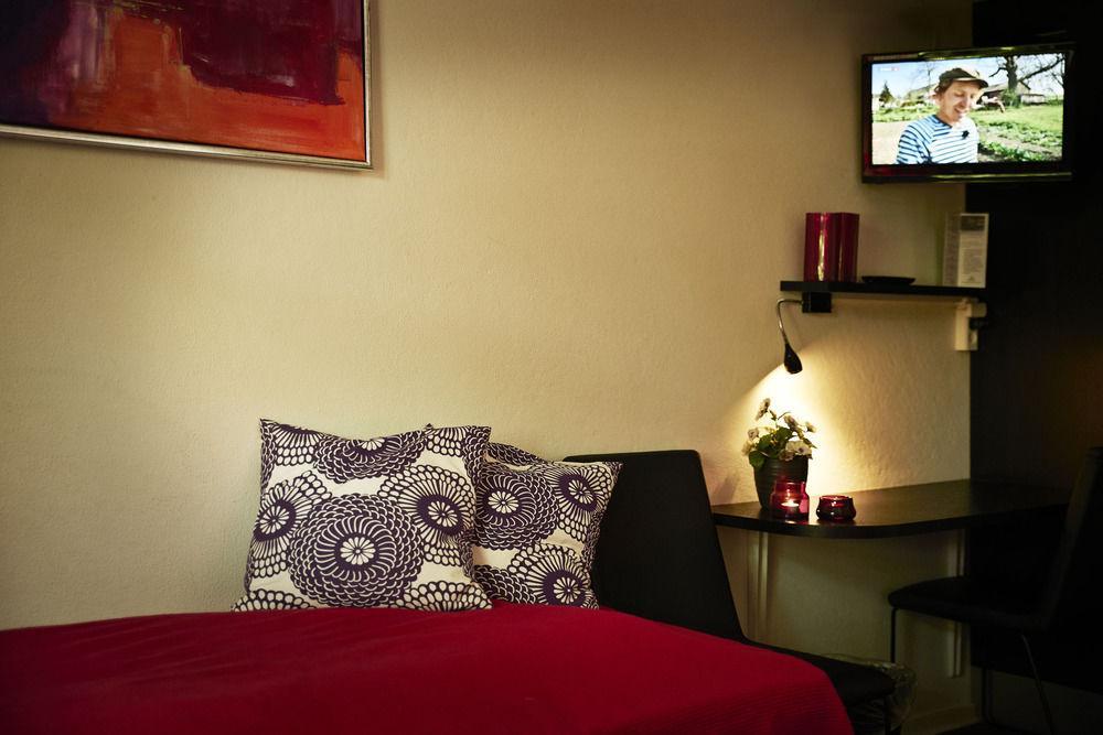 Ostello Stoberiet Svendborg Esterno foto A room at the hotel
