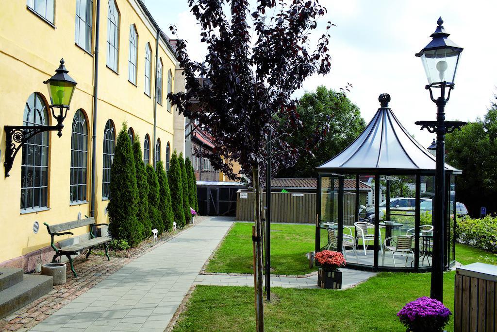 Ostello Stoberiet Svendborg Esterno foto The courtyard of the former school